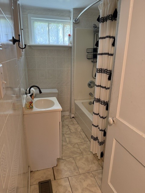 166 Indiana Avenue Ethridge, TN 38456 - Photo 11 of 18 a utility room with dryer and washer