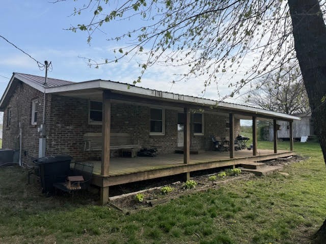 166 Indiana Avenue Ethridge, TN 38456 - Photo 2 of 18 a front view of a house with a garden