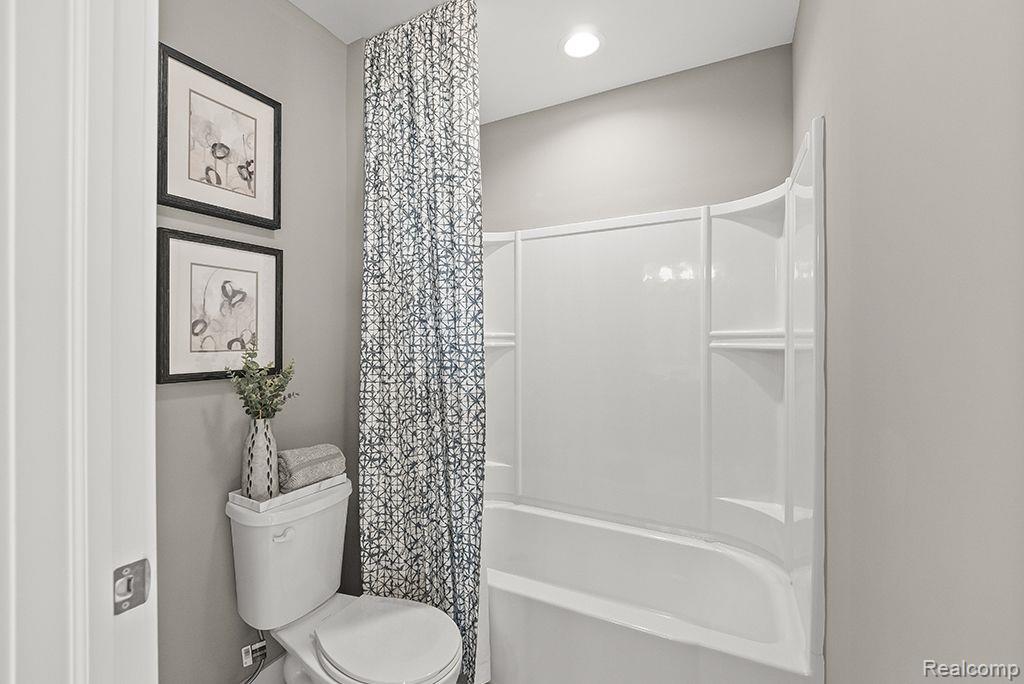 7800 Willis Road Ypsilanti, MI 48197 - Photo 15 of 49 Full bath