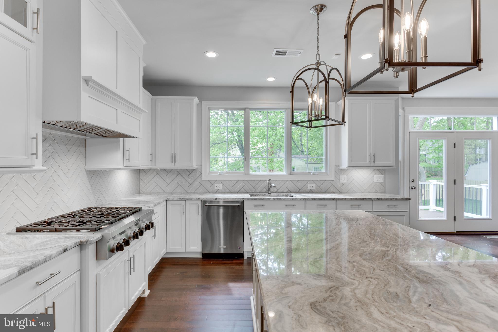 305 Cabin Road Southeast Vienna, VA 22180 - Photo 11 of 25 GOURMET KITCHEN.
