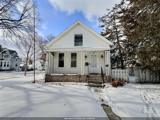 $124,900 | 203 North Oakland Avenue, Green Bay, WI 54303