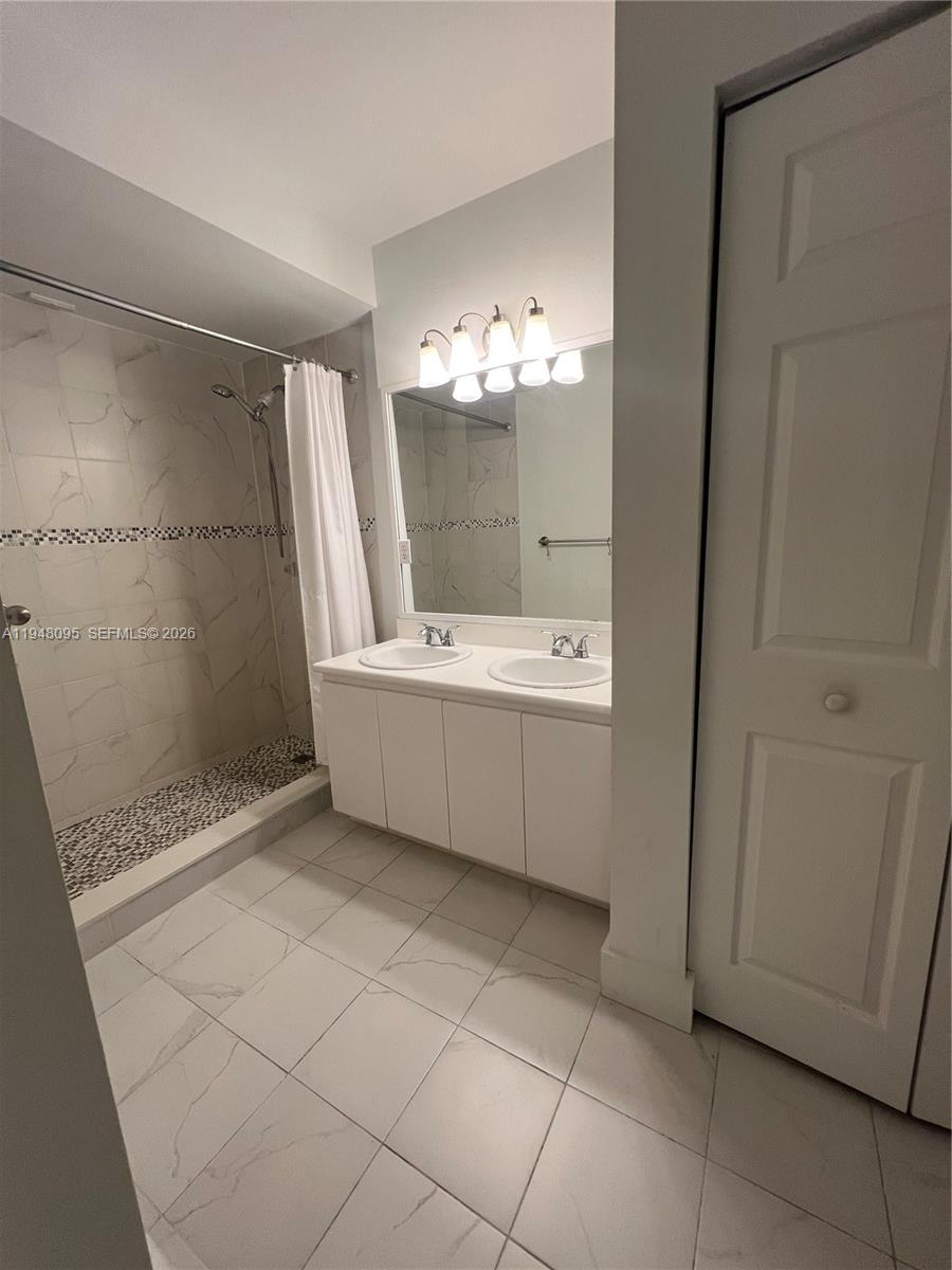 561 Racquet Club Road, Unit 21 Weston, FL 33326 - Photo 16 of 27