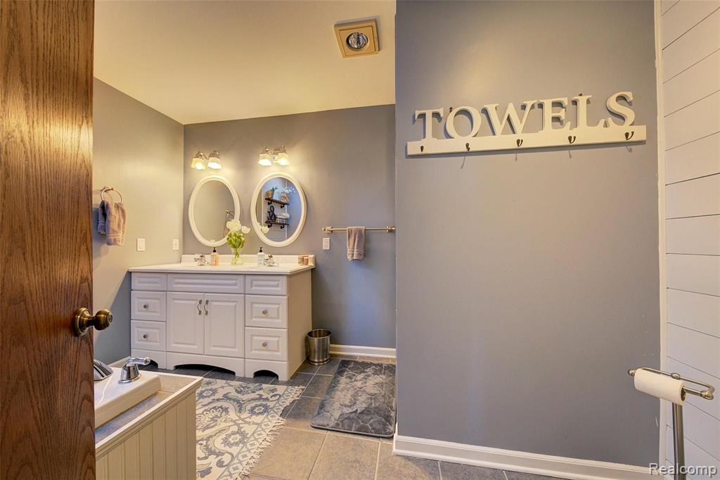 6577 Ridgeview Drive Clarkston, MI 48346 - Photo 29 of 44