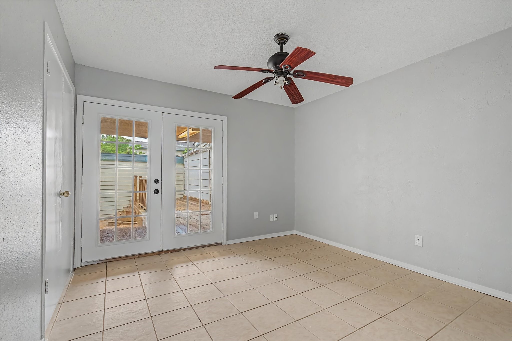 7330 South Dairy Ashford Road Houston, TX 77072 - Photo 9 of 33 a view of an empty room and window