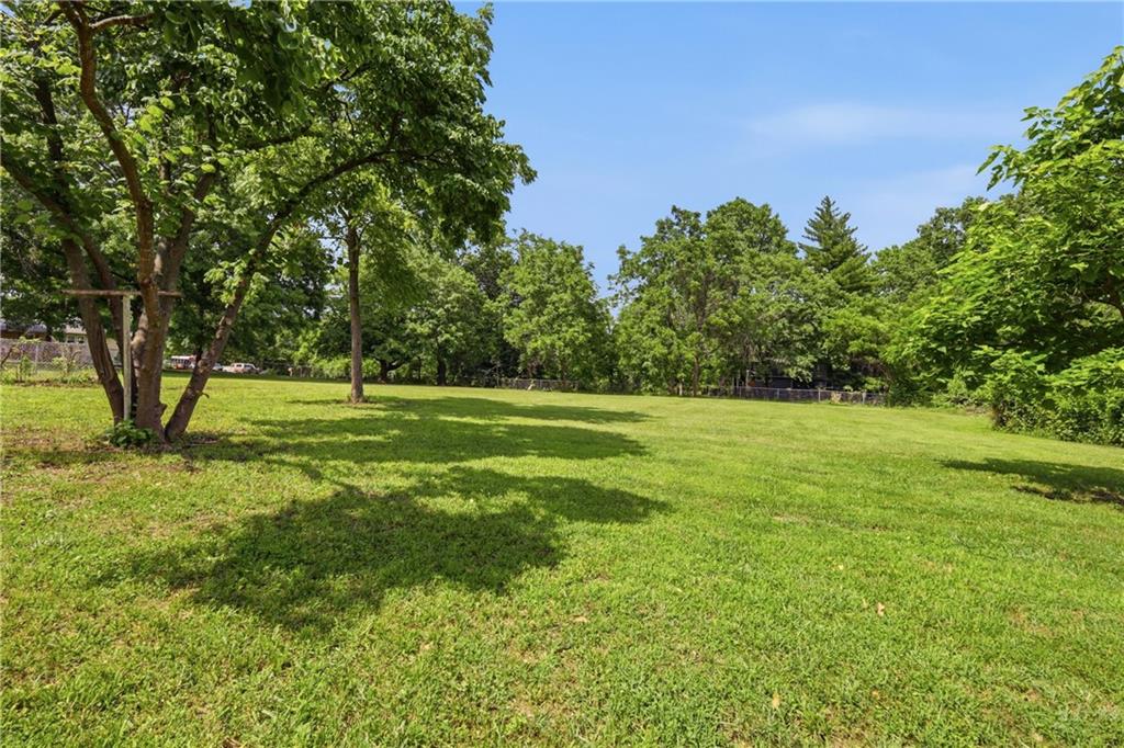 3907 Southwest Scherer Road Lee's Summit, MO 64082 - Photo 32 of 40
