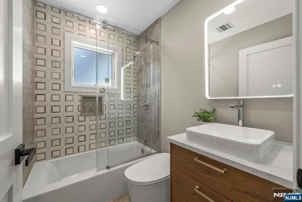 326 Northern Parkway Ridgewood, NJ 07450 - Photo 12 of 47 a bathroom with a sink a toilet and shower