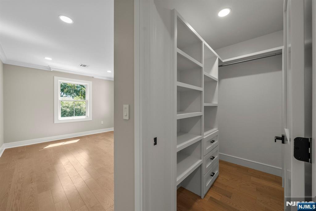 326 Northern Parkway Ridgewood, NJ 07450 - Photo 13 of 47 a view of bathroom