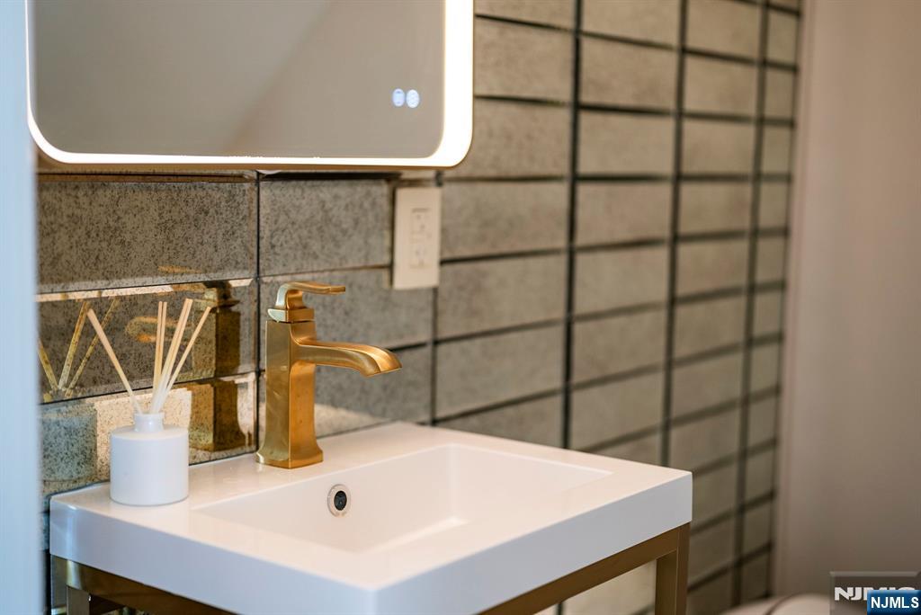 326 Northern Parkway Ridgewood, NJ 07450 - Photo 18 of 30 a close view of sink