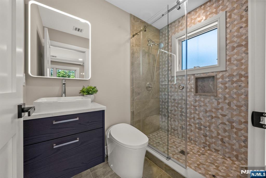 326 Northern Parkway Ridgewood, NJ 07450 - Photo 19 of 47 a bathroom with a sink a toilet and shower