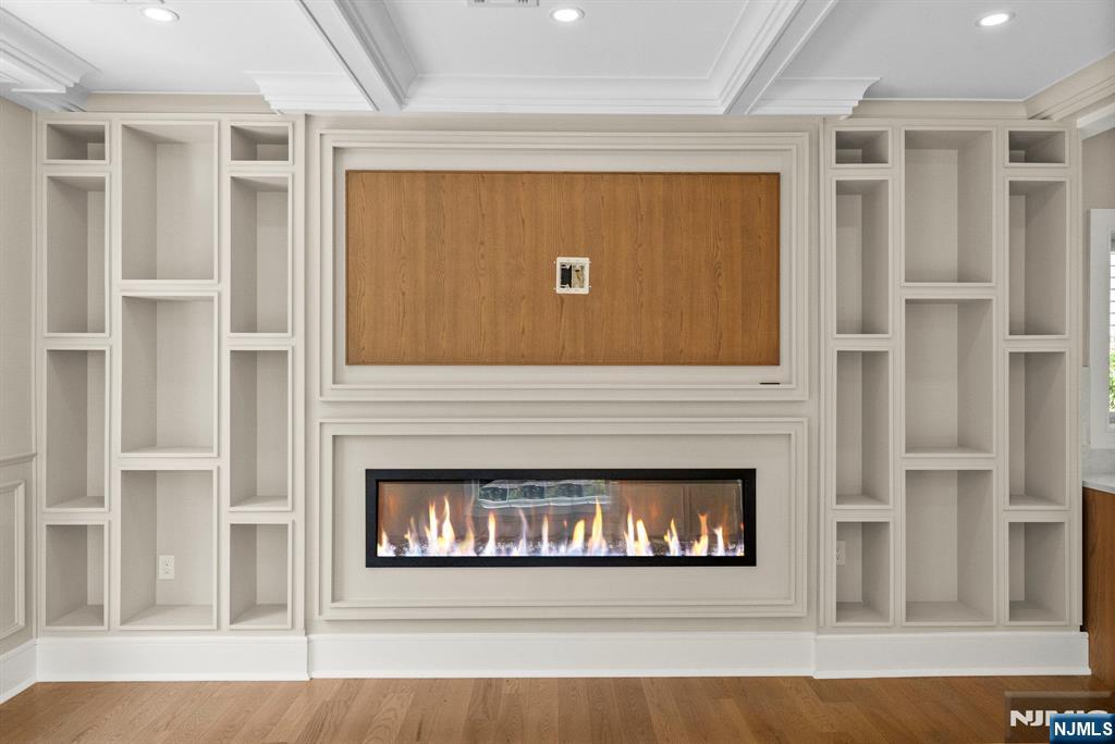 326 Northern Parkway Ridgewood, NJ 07450 - Photo 22 of 47 a living room with a fireplace