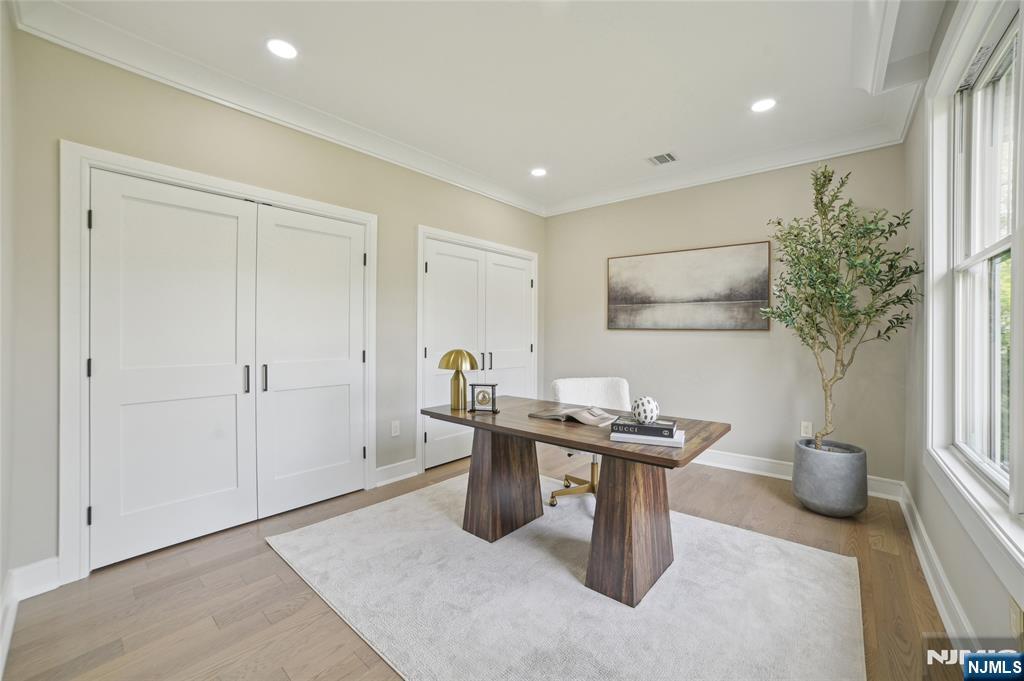 326 Northern Parkway Ridgewood, NJ 07450 - Photo 3 of 30 a room with table and chair