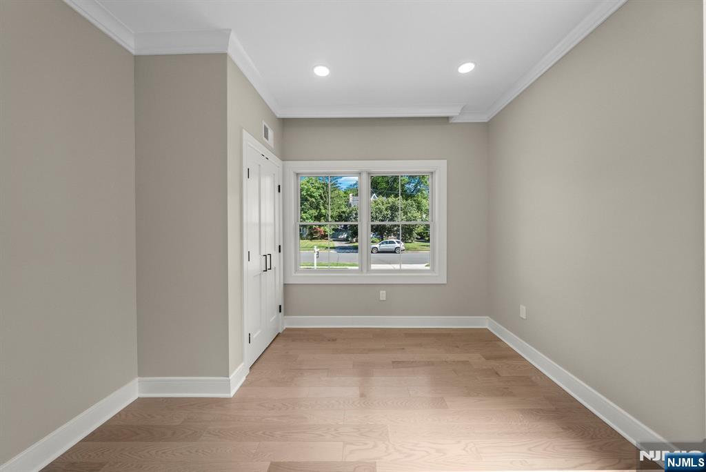 326 Northern Parkway Ridgewood, NJ 07450 - Photo 33 of 47 a view of a hallway with a window