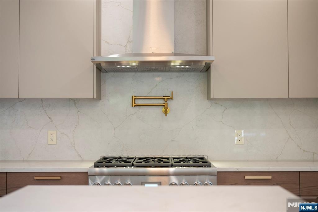 326 Northern Parkway Ridgewood, NJ 07450 - Photo 40 of 47 a close view of stove