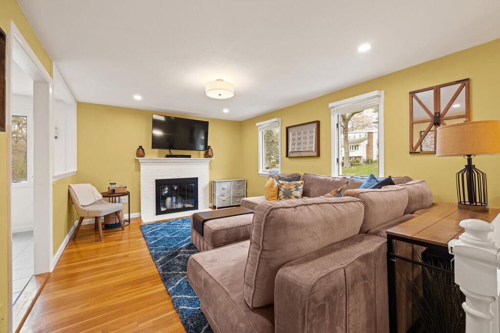 18 George Road Maynard, MA 01754 - Photo 4 of 40 Gallery Image 4