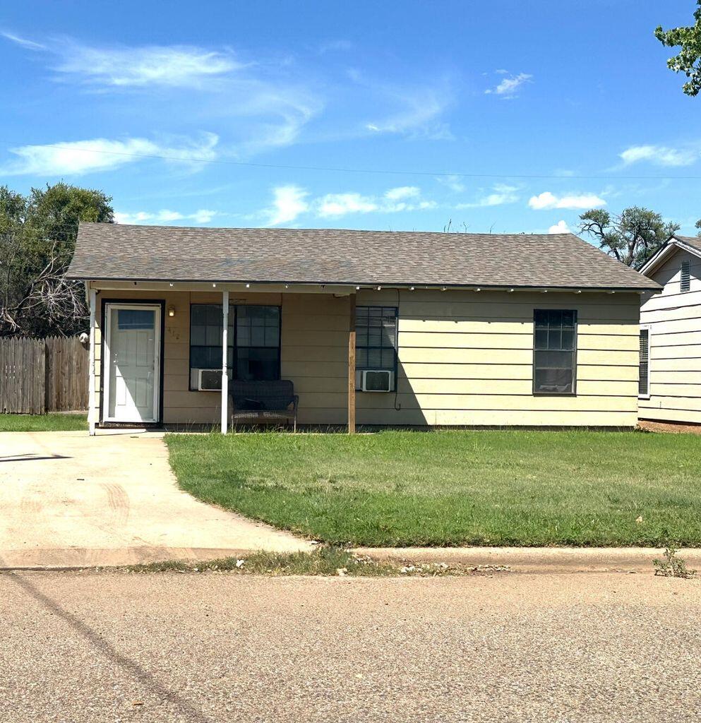 412 West 29th Plainview, TX 79072 - Photo 1 of 9 a front view of a house with a yard