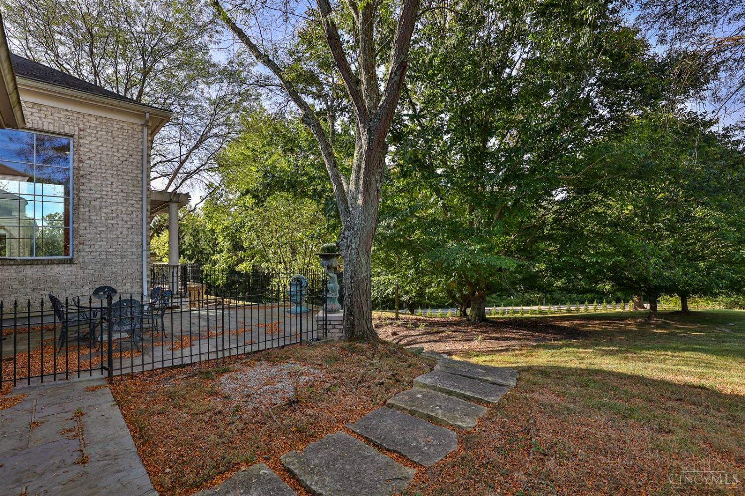 5905 Drake Road Cincinnati, OH 45243 - Photo 66 of 85