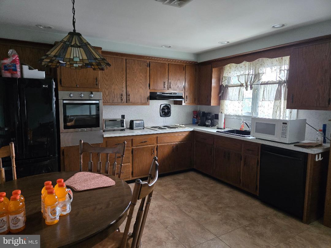 16 Lawnton Road Willow Grove, PA 19090 - Photo 2 of 9 a kitchen with granite countertop a sink stove and refrigerator