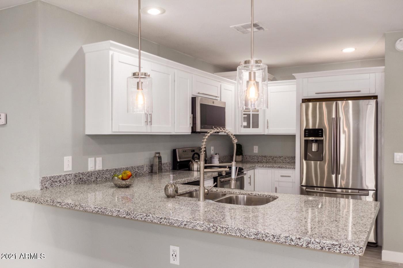 1822 East Cheery Lynn Road Phoenix, AZ 85016 - Photo 7 of 22 8. f2. Kitchen