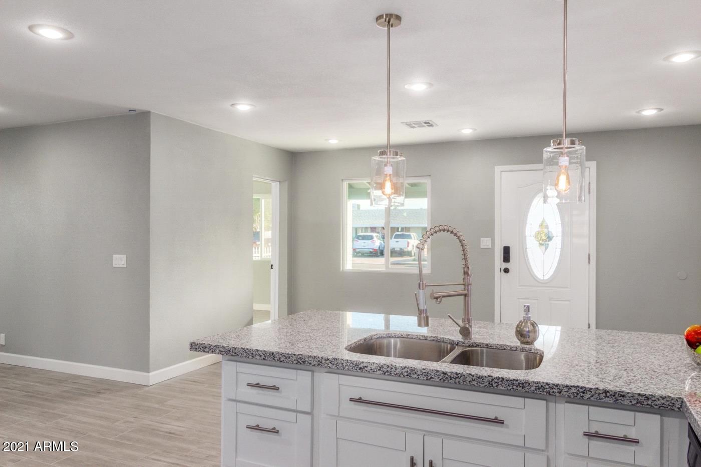 1822 East Cheery Lynn Road Phoenix, AZ 85016 - Photo 8 of 22 9. g. Kitchen