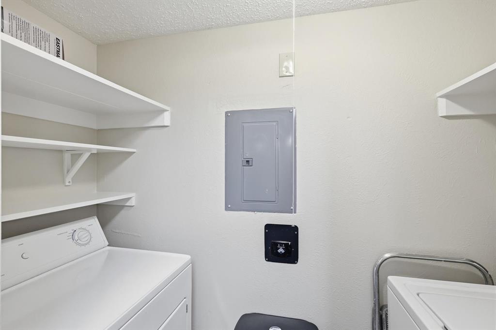 18333 Roehampton Drive, Unit 716 Dallas, TX 75252 - Photo 17 of 24 a bathroom with a toilet and a sink