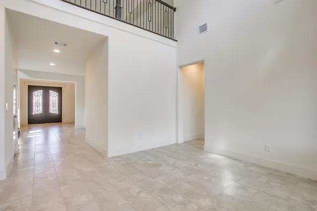 an empty room with a bathroom and mirror