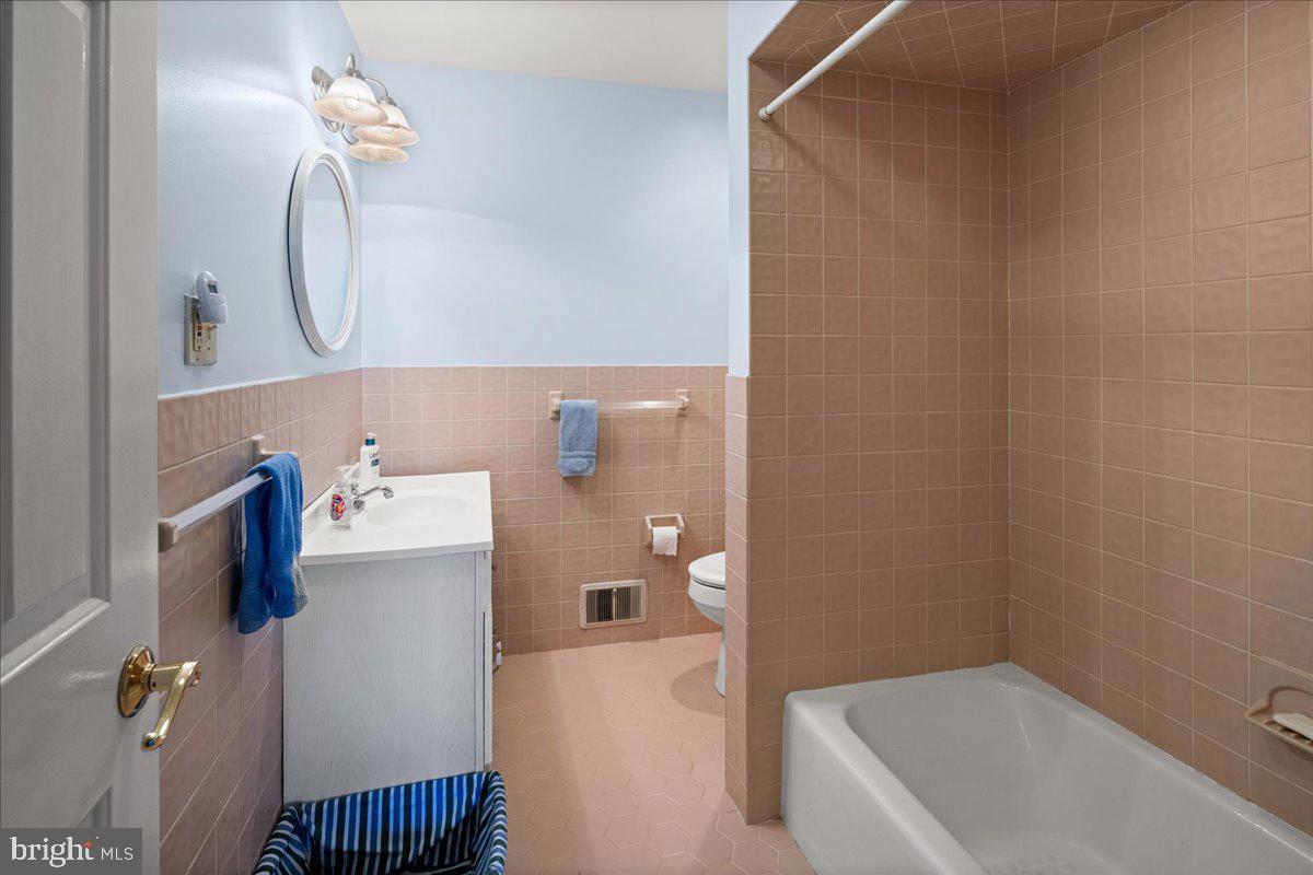 111 Weldon Way Pennington, NJ 08534 - Photo 17 of 22 Gallery Image 17