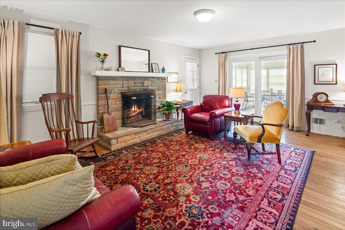 111 Weldon Way Pennington, NJ 08534 - Photo 8 of 22 Gallery Image 8