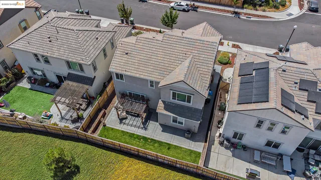 a view of a back yard of the house
