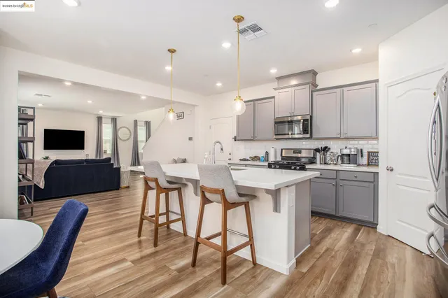 a picture of a bench in room