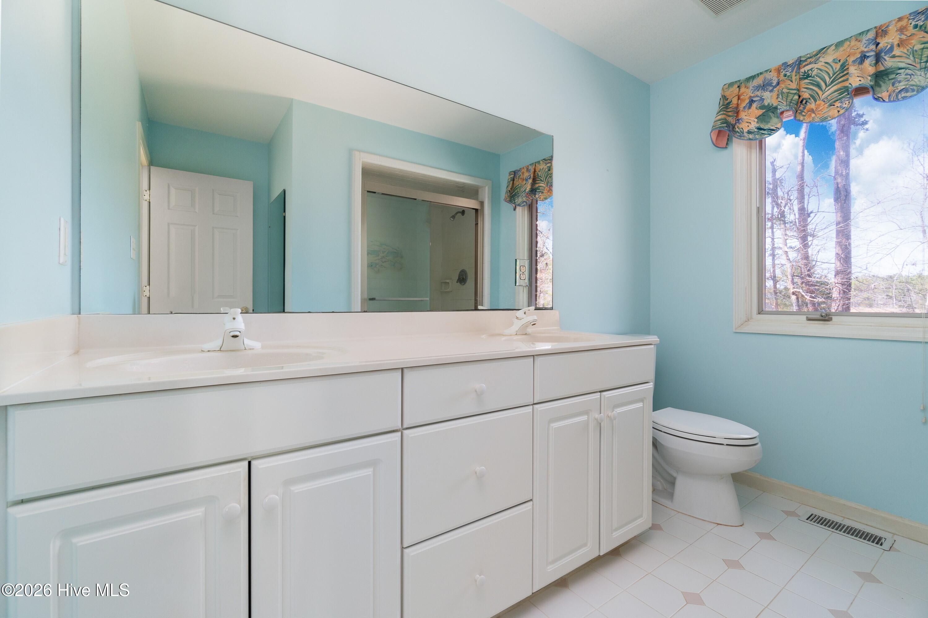 615 Bent Tree Road Oriental, NC 28571 - Photo 15 of 40 018_Master Bathroom