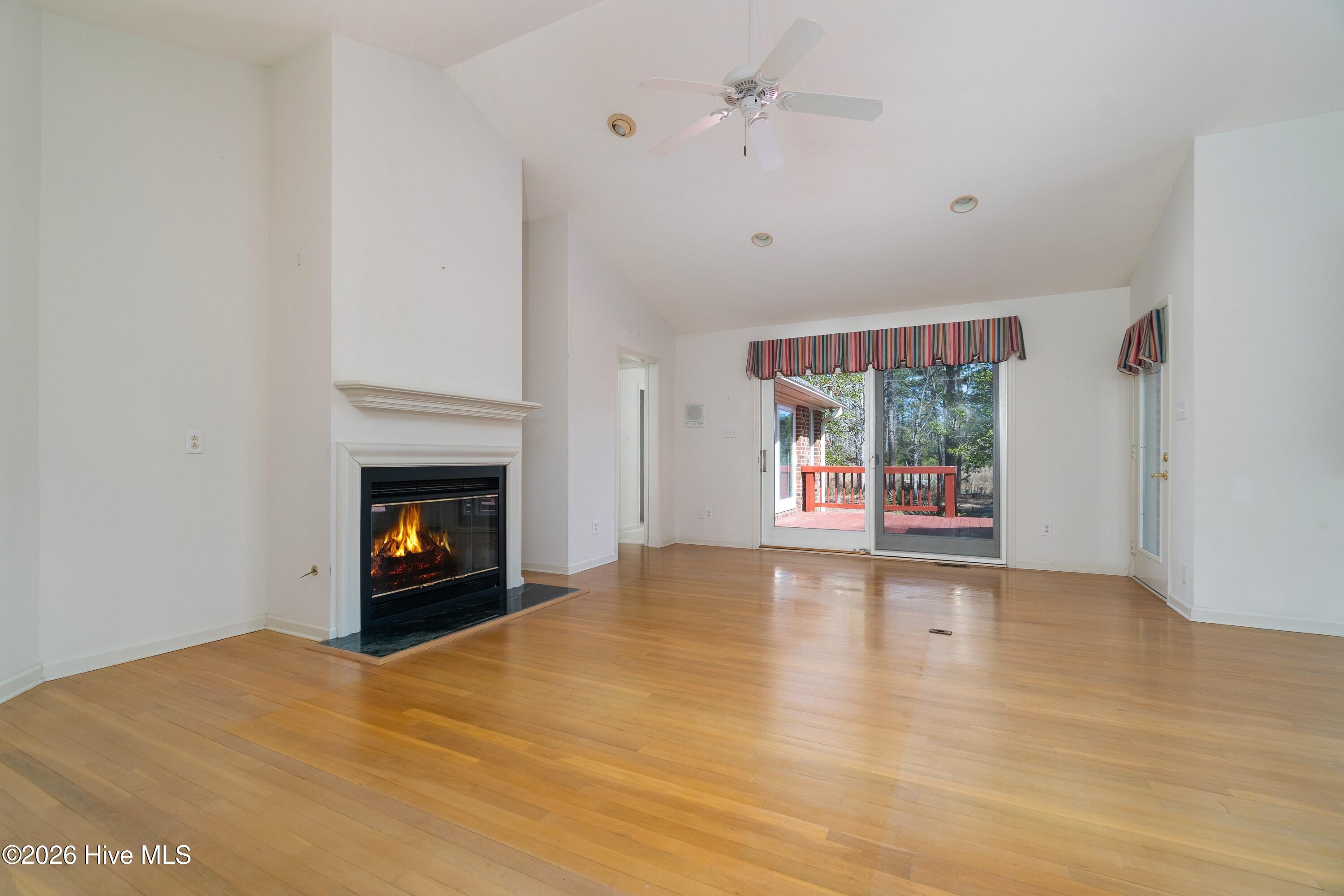 615 Bent Tree Road Oriental, NC 28571 - Photo 4 of 40 007_Living Room