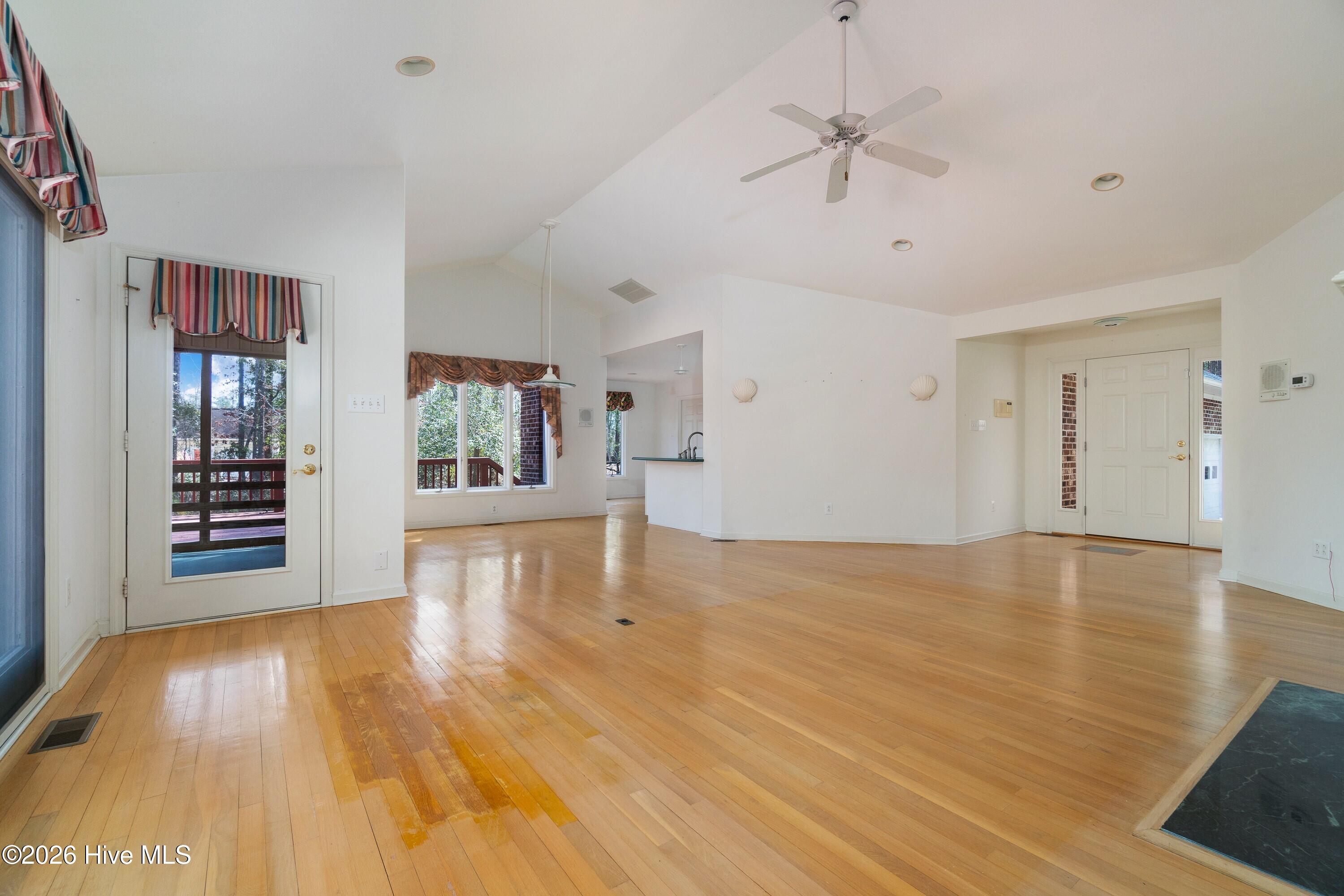 615 Bent Tree Road Oriental, NC 28571 - Photo 5 of 40 008_Living Room