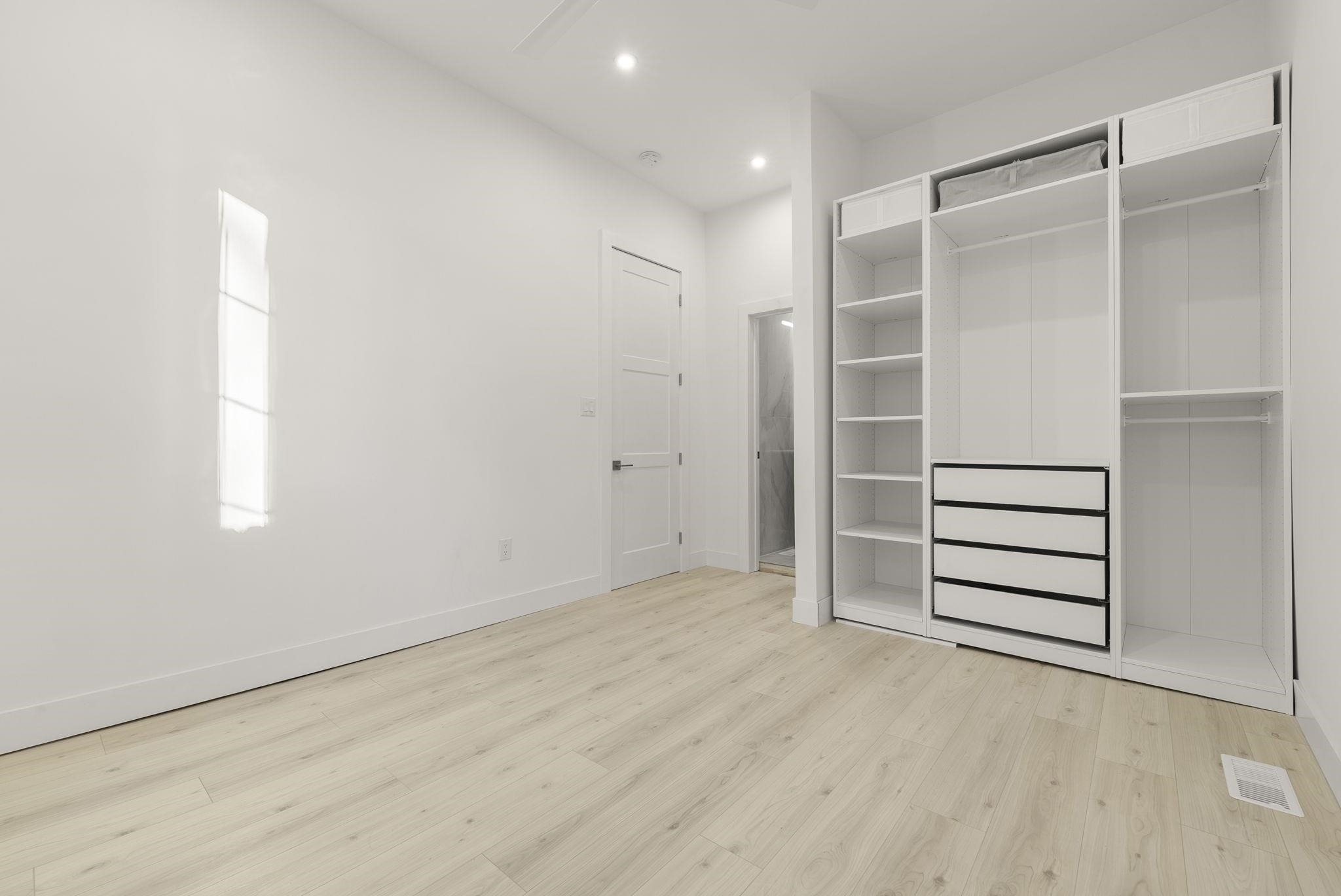 317 Sherman Avenue, Unit 1 Jersey City, NJ 07307 - Photo 19 of 29 an empty room with a empty space