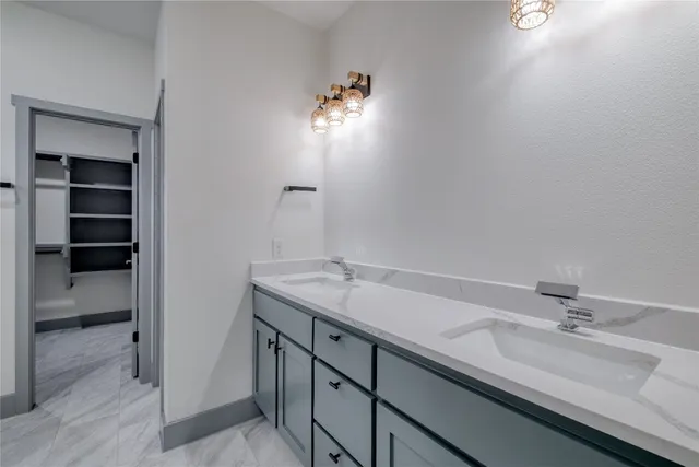 $370,000 | 204 Washington Street, Elgin, TX 78621