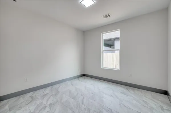 $356,000 | 204 Washington Street, Elgin, TX 78621