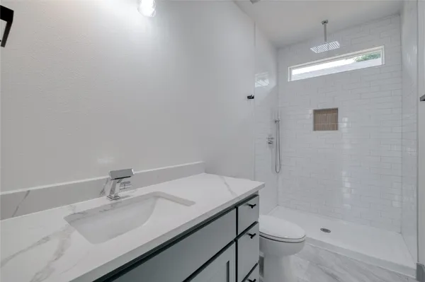 $356,000 | 204 Washington Street, Elgin, TX 78621