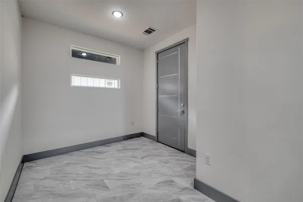 $356,000 | 204 Washington Street, Elgin, TX 78621