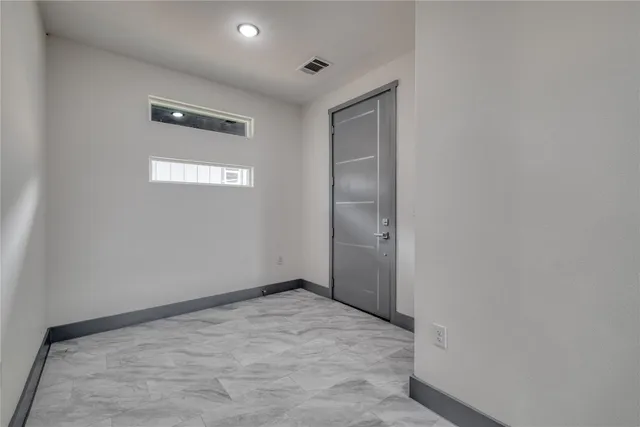 $370,000 | 204 Washington Street, Elgin, TX 78621