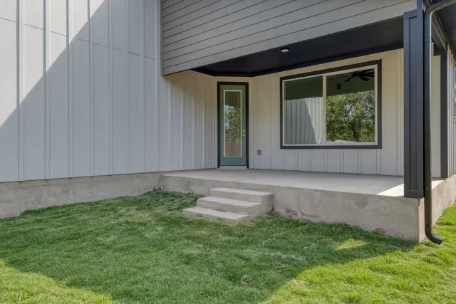 $370,000 | 204 Washington Street, Elgin, TX 78621