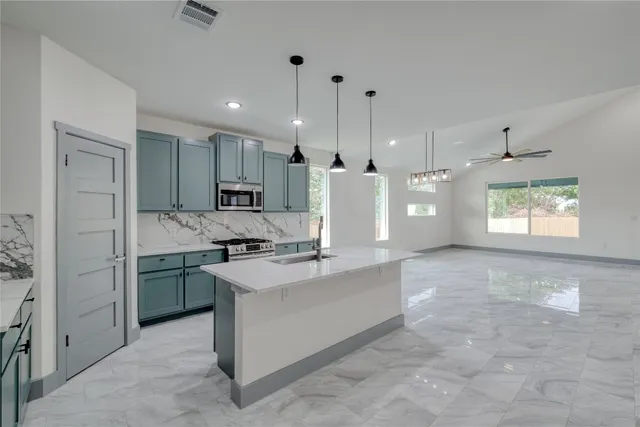 $370,000 | 204 Washington Street, Elgin, TX 78621