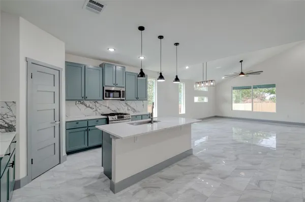 $356,000 | 204 Washington Street, Elgin, TX 78621