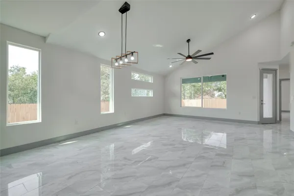 $356,000 | 204 Washington Street, Elgin, TX 78621