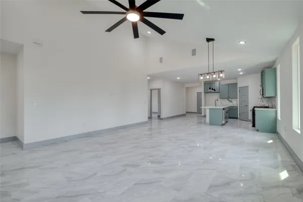 $356,000 | 204 Washington Street, Elgin, TX 78621