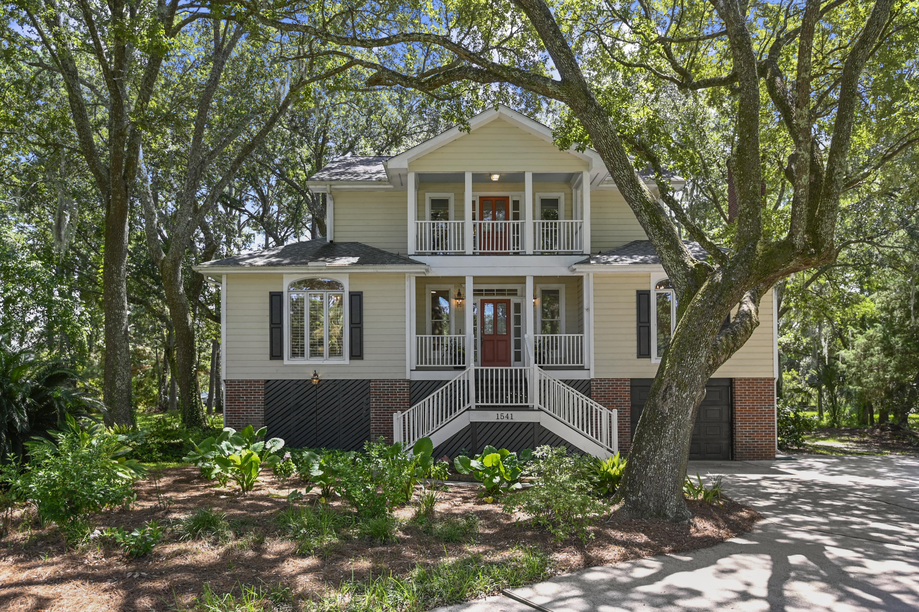 1541 Oak Landing Road Mount Pleasant, SC 29464 - Photo 1 of 40 1541 Oaklanding (38)