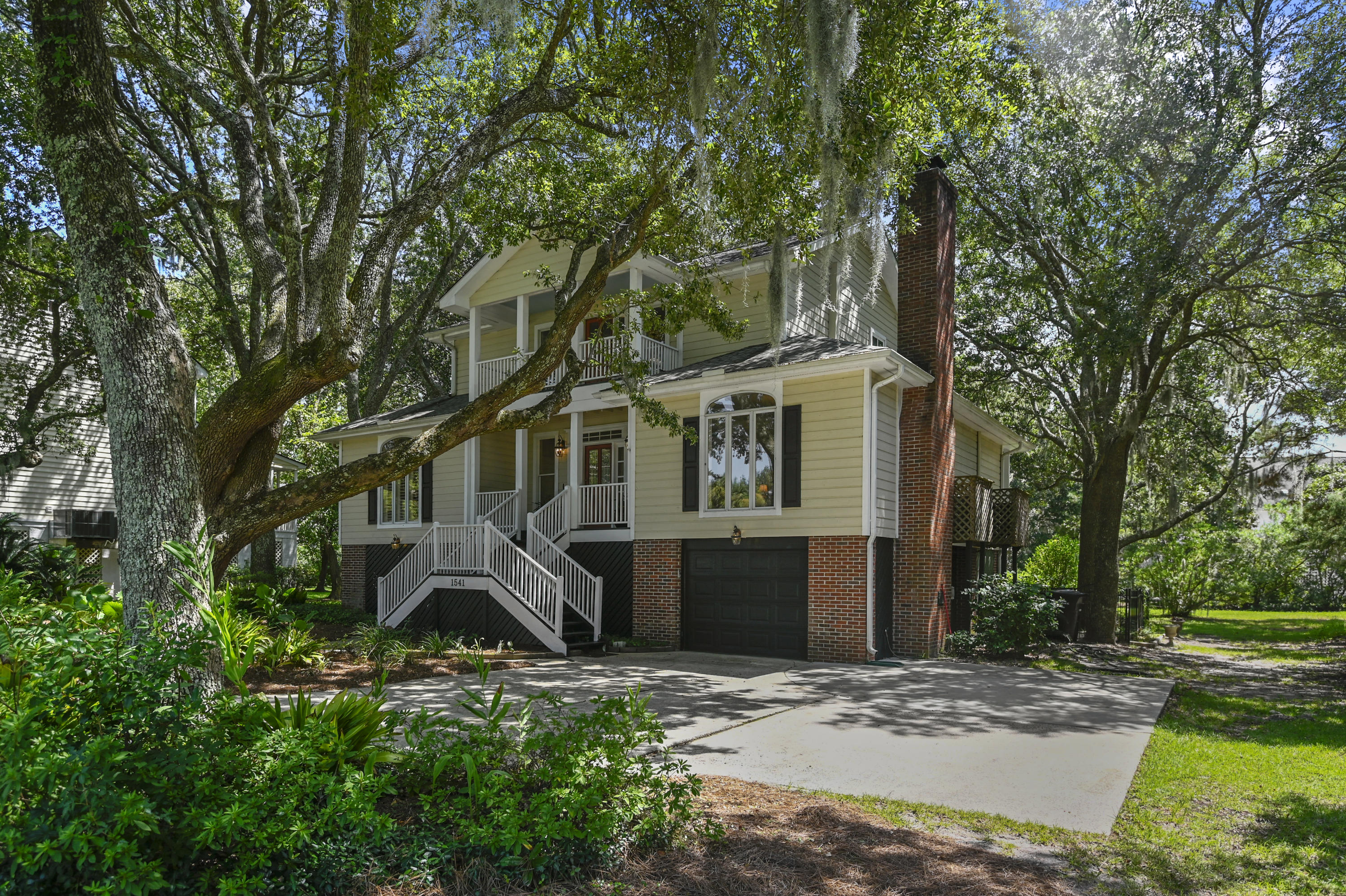1541 Oak Landing Road Mount Pleasant, SC 29464 - Photo 2 of 40 1541 Oaklanding (37)