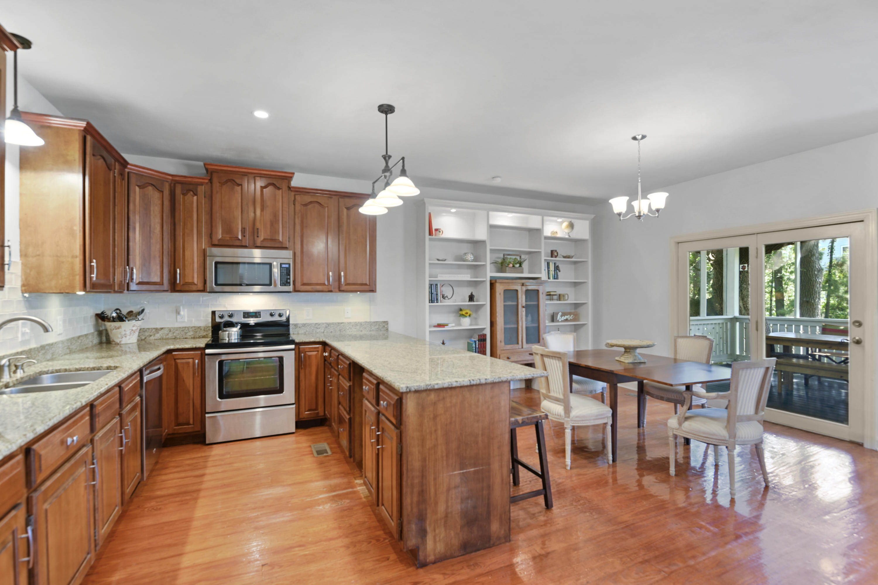 1541 Oak Landing Road Mount Pleasant, SC 29464 - Photo 9 of 40 1541 Oaklanding (24)