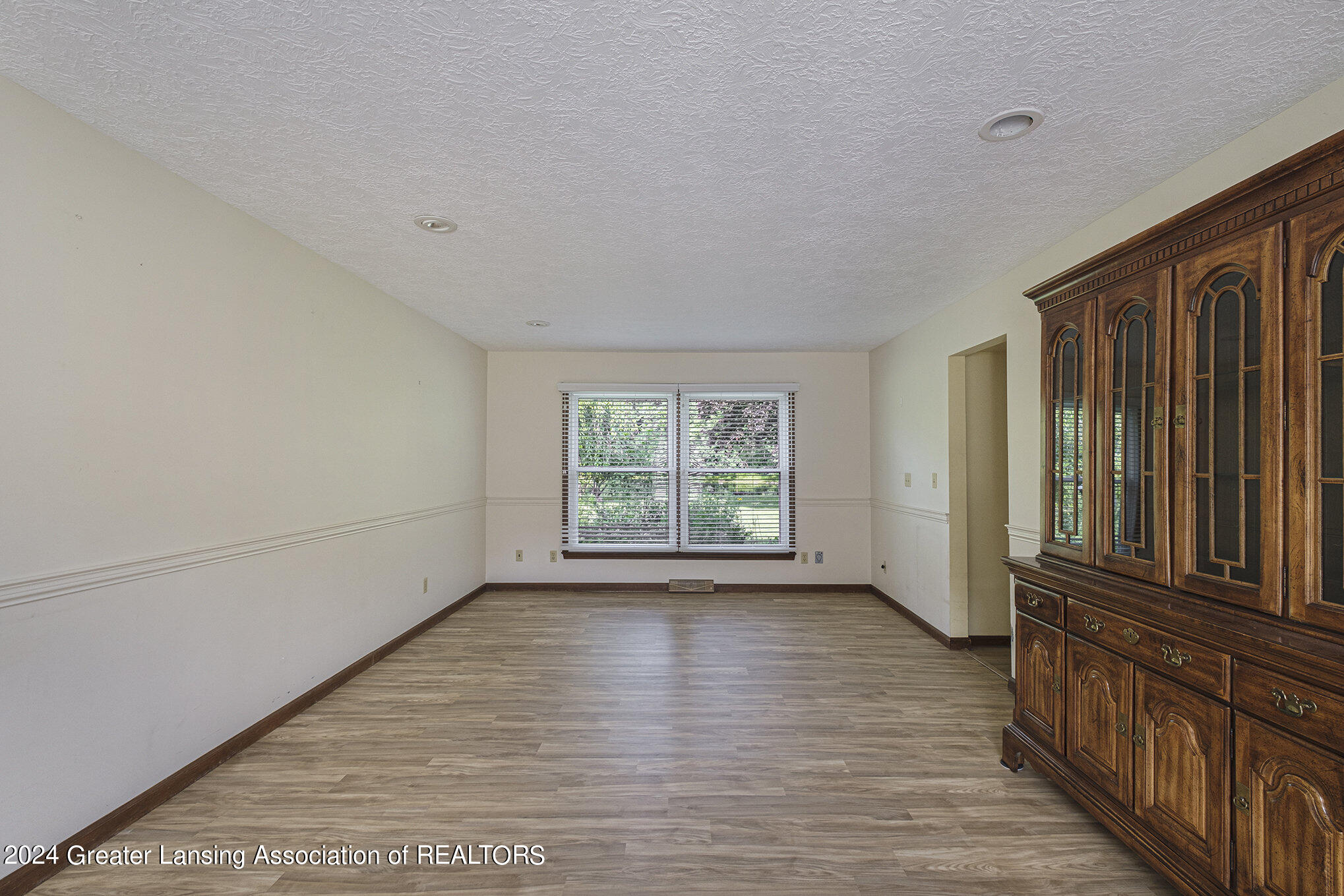 3846 Ridley Road Leslie, MI 49251 - Photo 9 of 37 Living Room