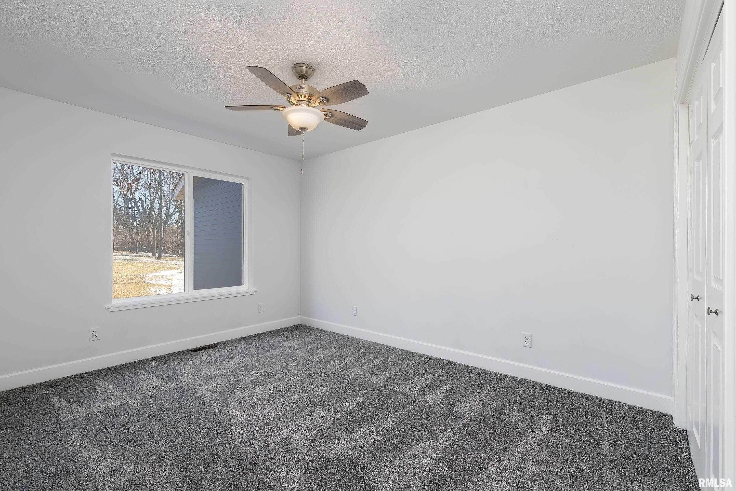 1237 Waverly Road Davenport, IA 52804 - Photo 23 of 31 Gallery Image 23