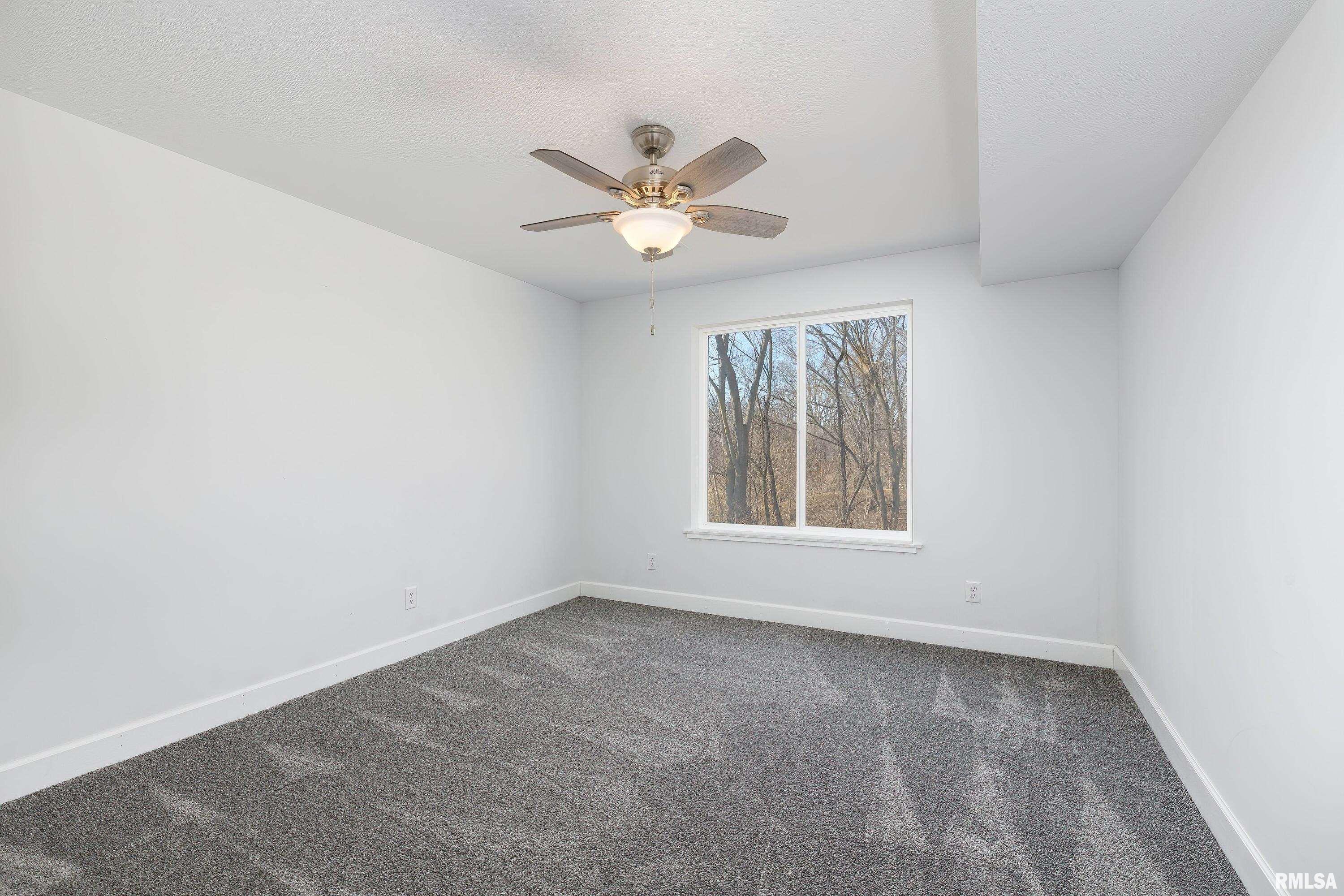 1237 Waverly Road Davenport, IA 52804 - Photo 25 of 31 Gallery Image 25