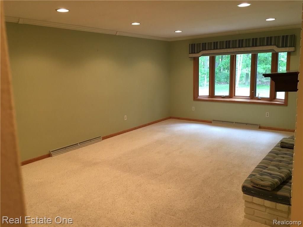 7319 South Beyer Road Frankenmuth, MI 48734 - Photo 33 of 84 Living Room 1.JPG